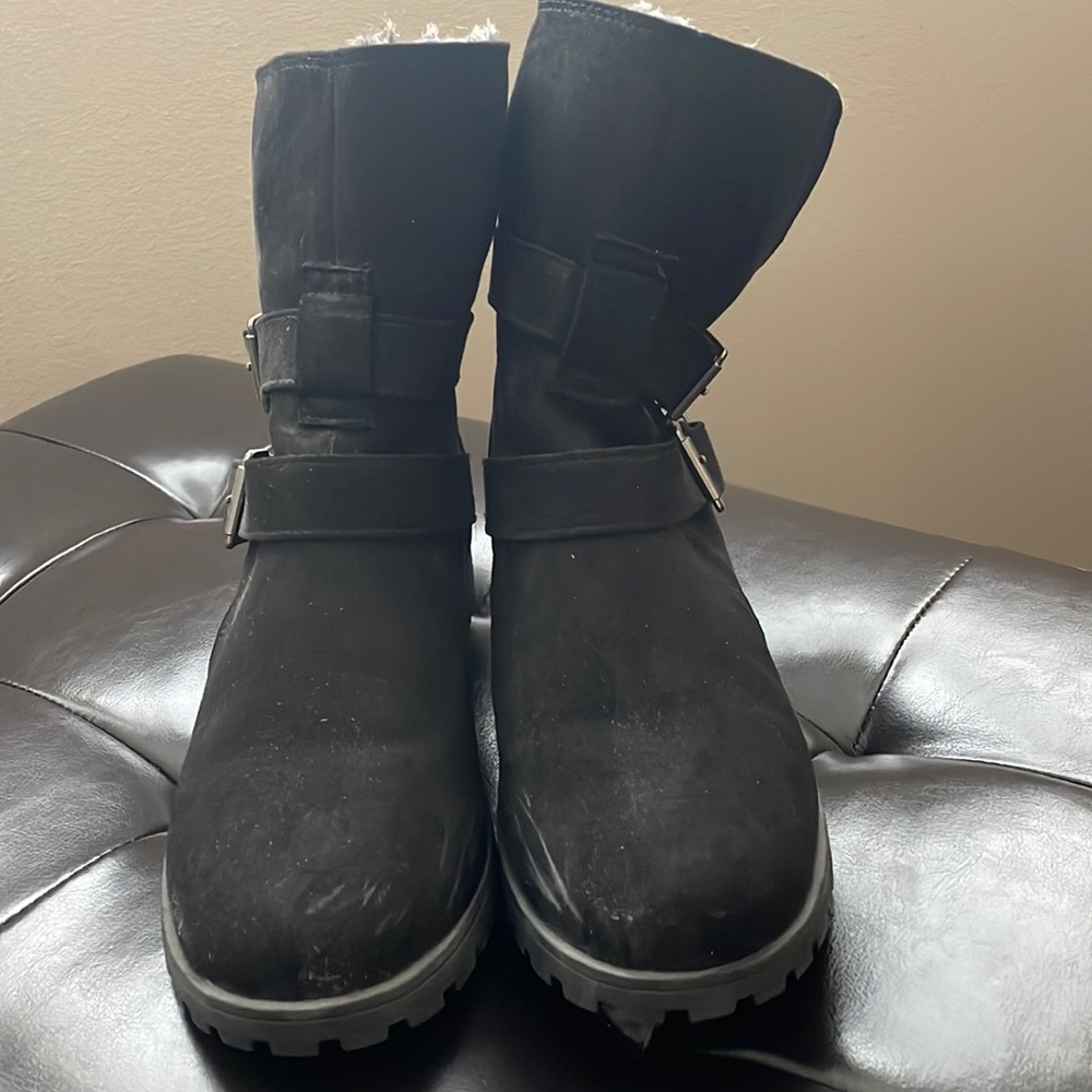 I’m selling these cute Brash winter boots